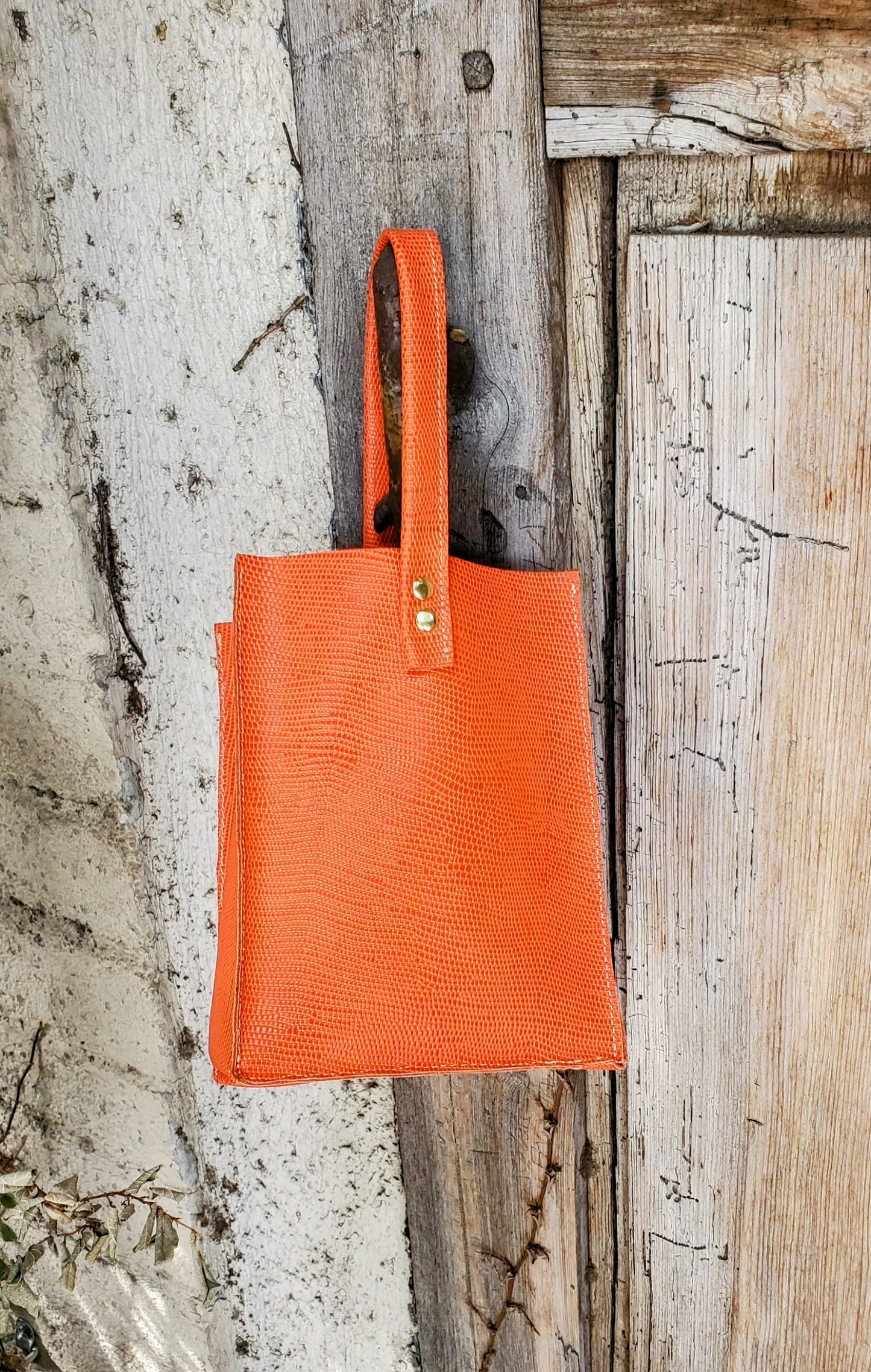 Leather Square bag with 1 handle. Handcrafted in Los Angeles California 