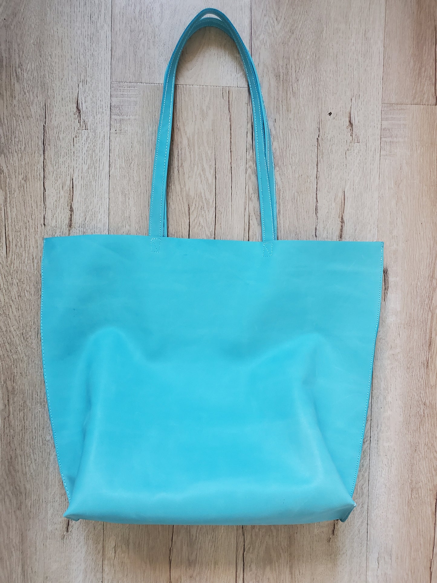 Blue leather 15 inch totebag with 2 inside pockets